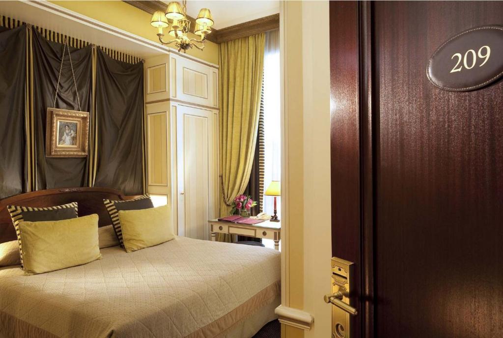 Hotel Napoleon Paris - image 6