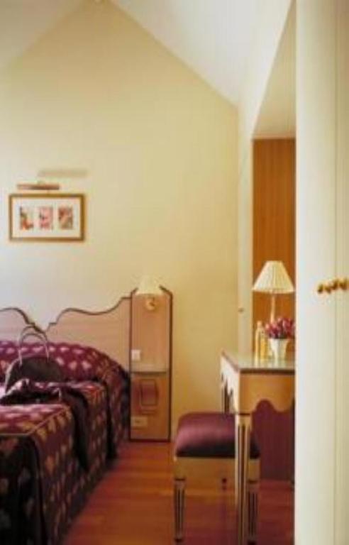 Hotel Suites Unic Renoir Saint-Germain - image 7