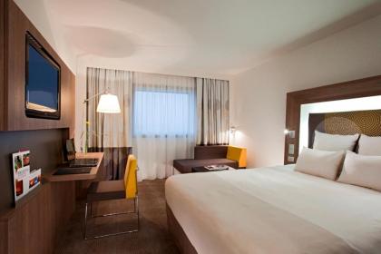 Novotel Paris La Defense - image 10