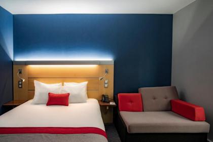 Holiday Inn Express Paris-Canal De La Villette - image 11