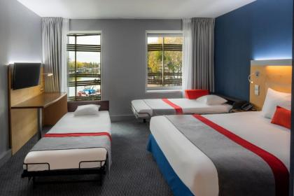 Holiday Inn Express Paris-Canal De La Villette - image 16