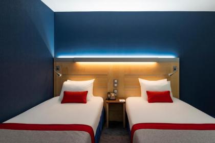 Holiday Inn Express Paris-Canal De La Villette - image 4