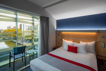 Holiday Inn Express Paris-Canal De La Villette - image 8