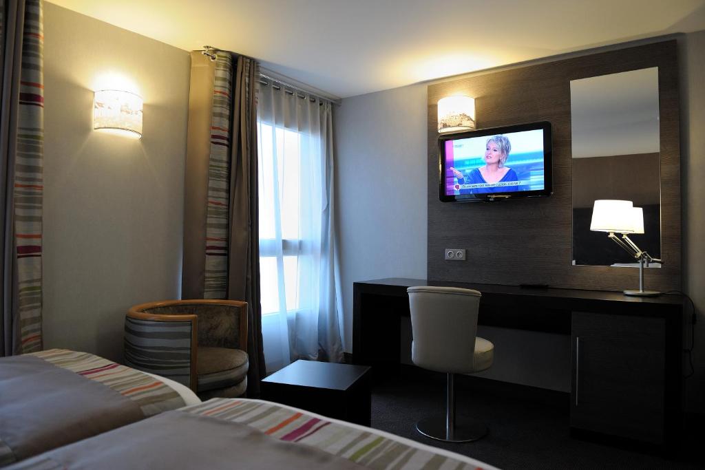 Holiday Inn Paris Montmartre Hotel - image 3