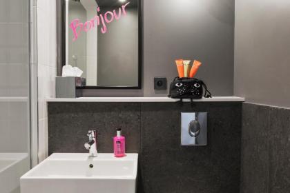 Moxy by Marriott Paris Bastille - image 11