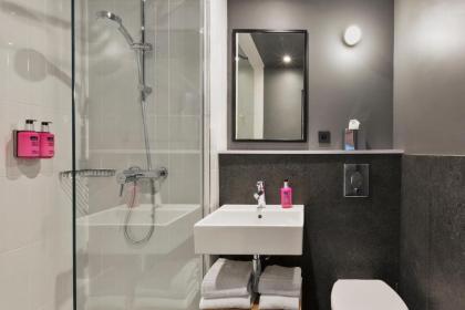 Moxy by Marriott Paris Bastille - image 14