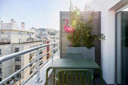 Moxy by Marriott Paris Bastille - image 4