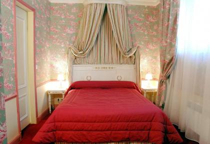 Hotel Saint Jacques - image 2