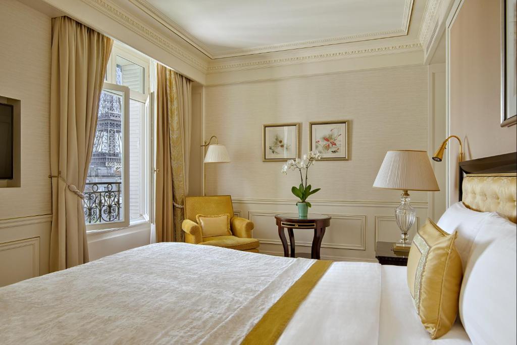 Shangri-La Hotel Paris - image 2