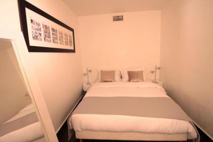 Short Stay Paris Apartments - image 13