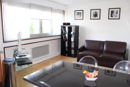 Short Stay Paris Apartments - image 8