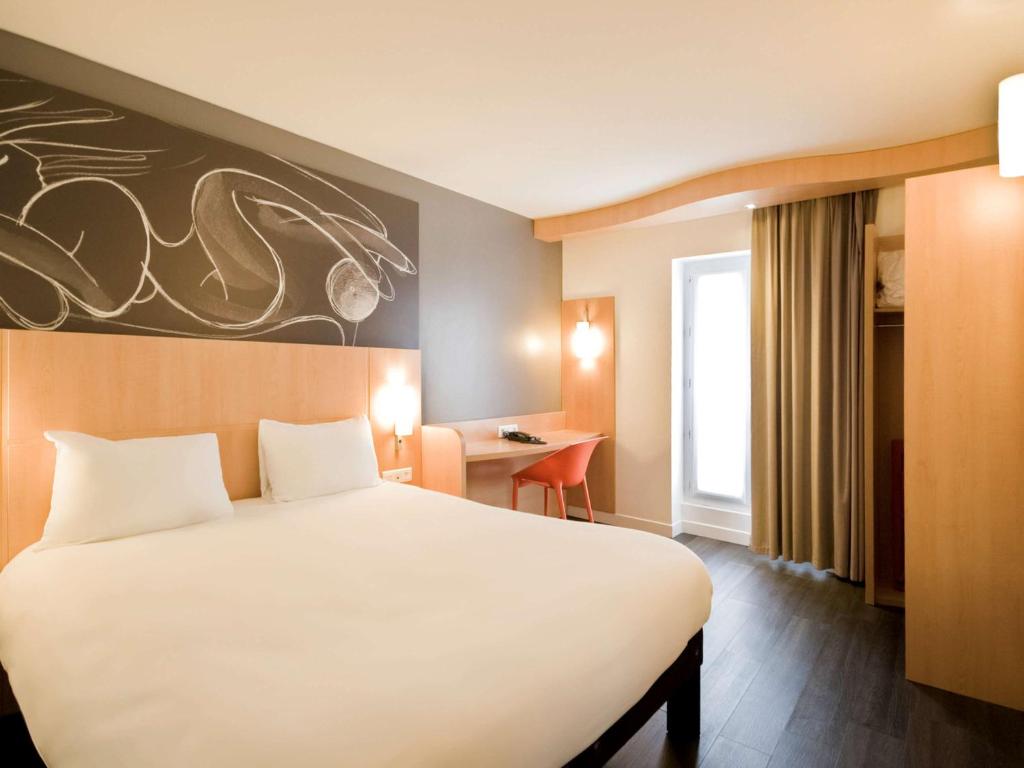 Hotel ibis Paris Pere Lachaise - image 2