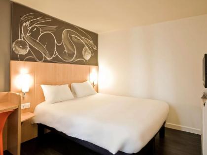 Hotel ibis Paris Pere Lachaise - image 3