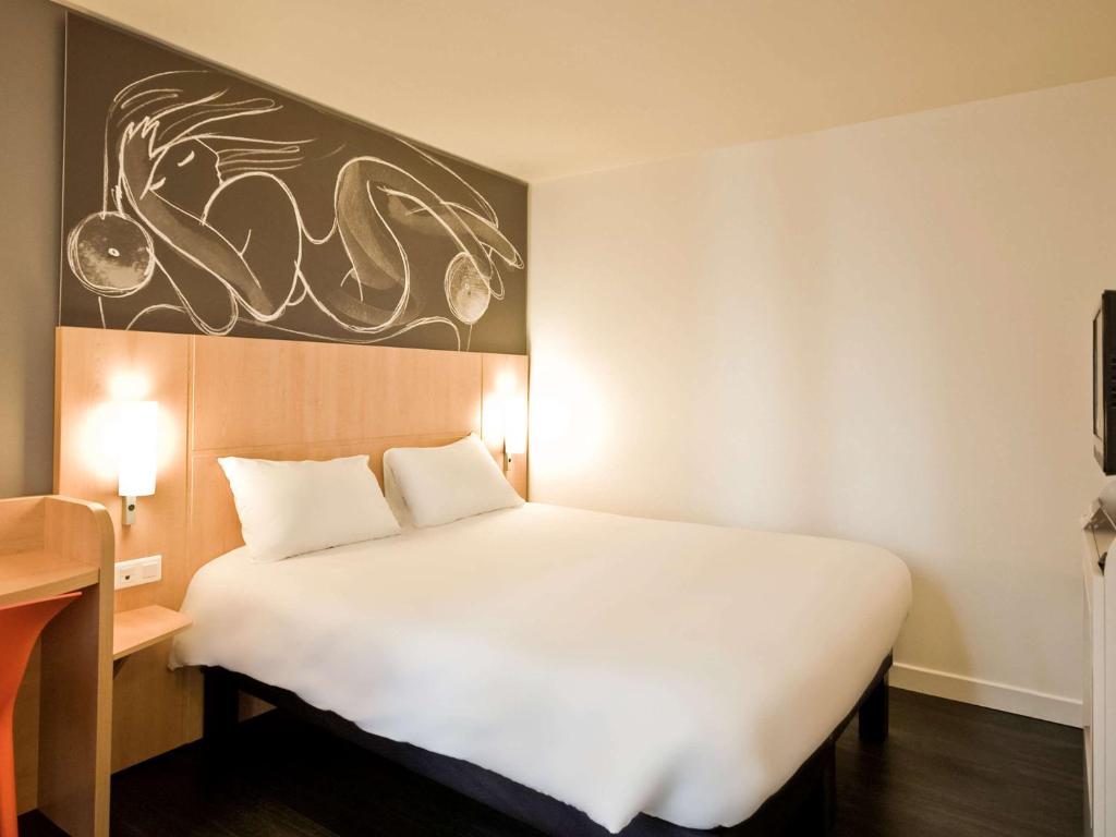 Hotel ibis Paris Pere Lachaise - image 3