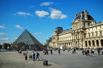 Louvre Parisian ChicSuites - image 14