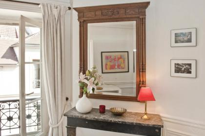 Classy St. Germain Apartment - image 14