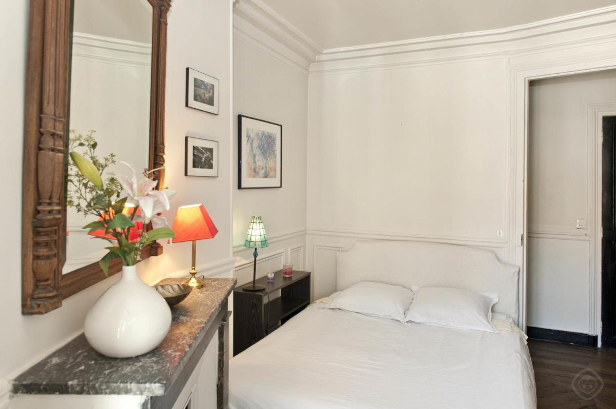 Classy St. Germain Apartment - image 3