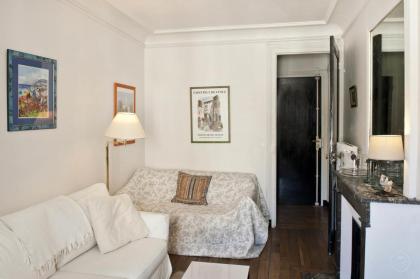 Classy St. Germain Apartment - image 6