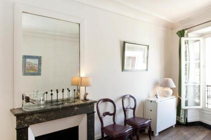 Classy St. Germain Apartment - image 9