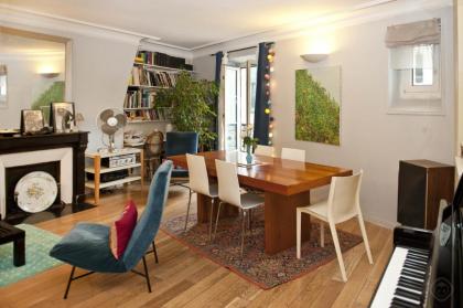 Chic Saint Germain Apartment - image 5