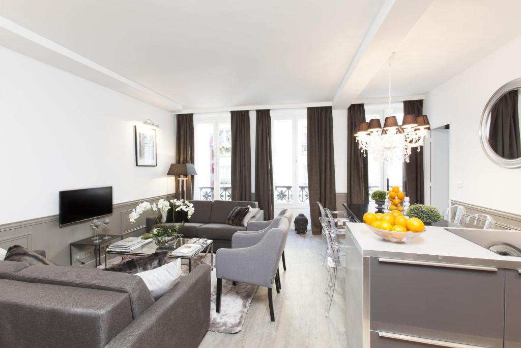 LivinParis - Luxury 3 Bedrooms Grands-Boulevards I - main image