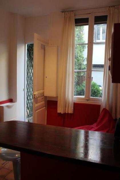 Pere Lachaise Apartment - image 7