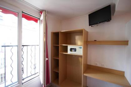 Bastille Hostel - image 16