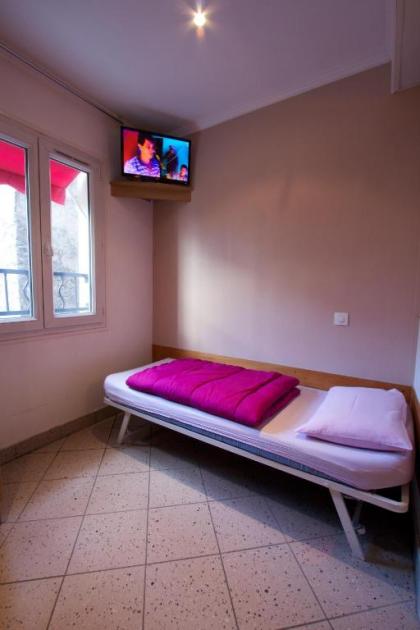 Bastille Hostel - image 19