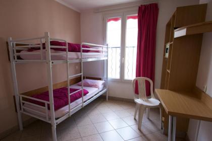 Bastille Hostel - image 2