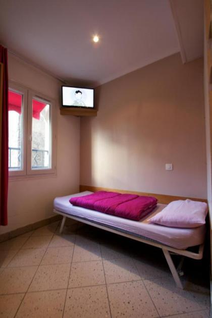 Bastille Hostel - image 20