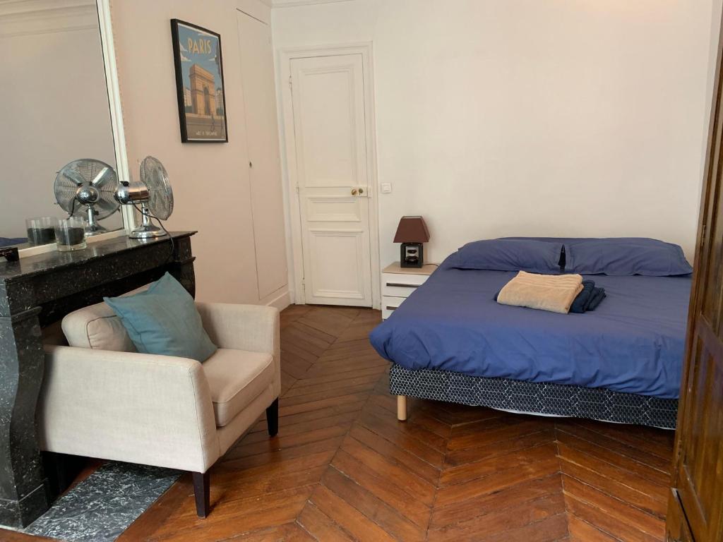 Real Parisian apartment with 2 bedrooms and AC - image 3