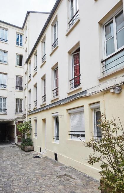 Renovated Apt close to Bastille. Sleeps 4 - image 11