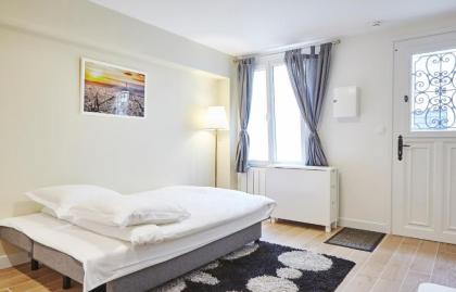 Renovated Apt close to Bastille. Sleeps 4 - image 12