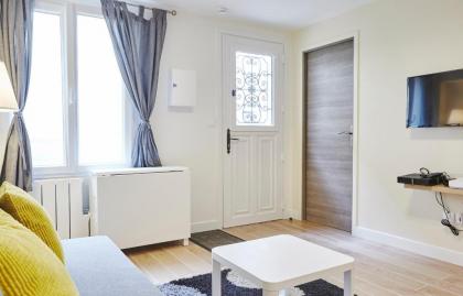 Renovated Apt close to Bastille. Sleeps 4 - image 15