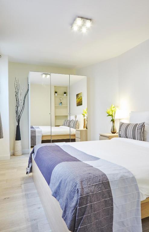 Renovated Apt close to Bastille. Sleeps 4 - image 2