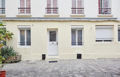 Renovated Apt close to Bastille. Sleeps 4 - image 3