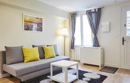 Renovated Apt close to Bastille. Sleeps 4 - image 9