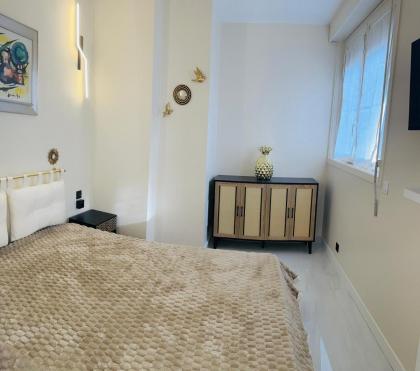 2 BEDROOMS SUITE 11 FOCH - Arc de Triomphe - image 3