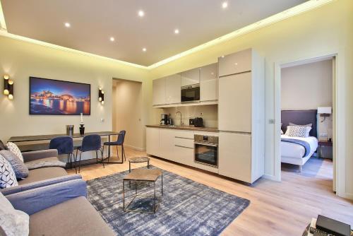 61- Big Luxury Parisian Flat 2DD - main image