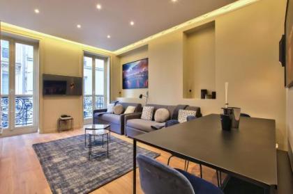 61- Big Luxury Parisian Flat 2DD - image 2