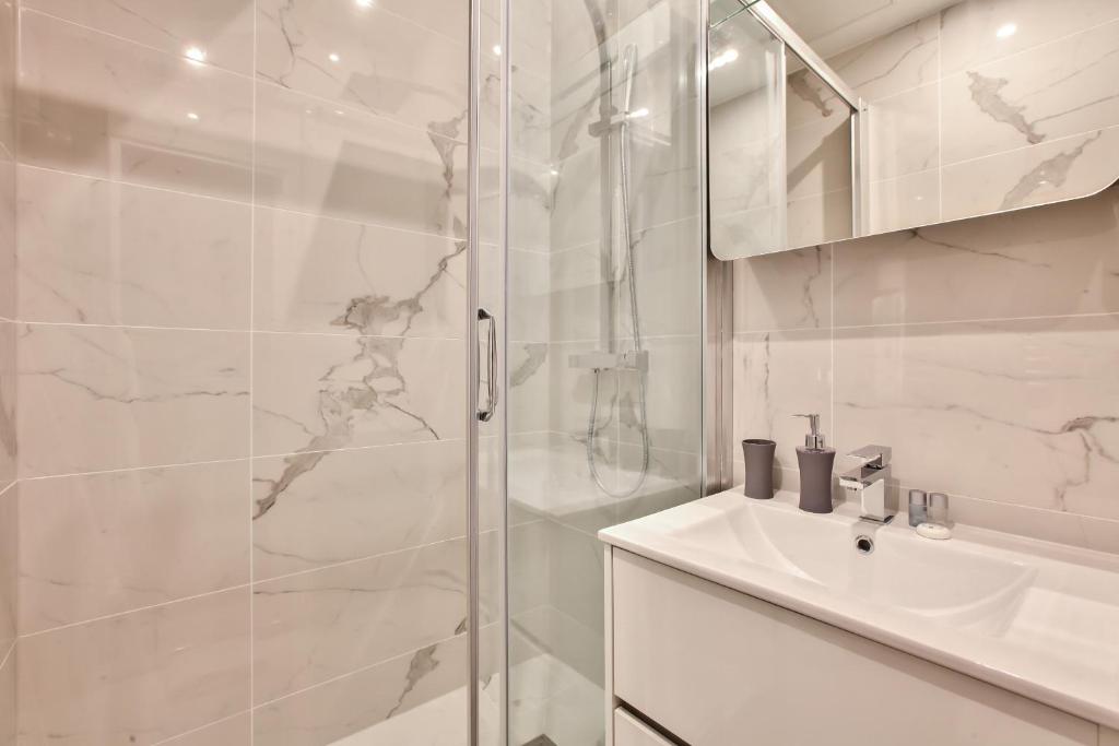 63-LUXURY FLAT CHAMPS-ELYSEES (1C) - image 6