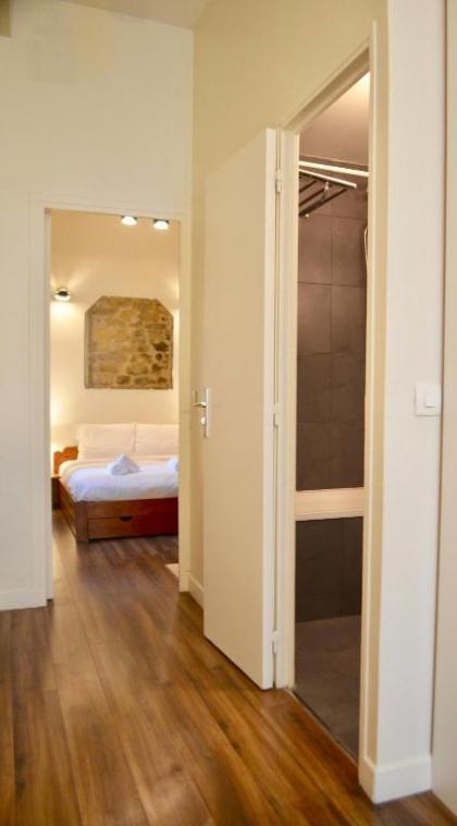 1 Bedroom Apartment in the Heart of the Marais area - image 10