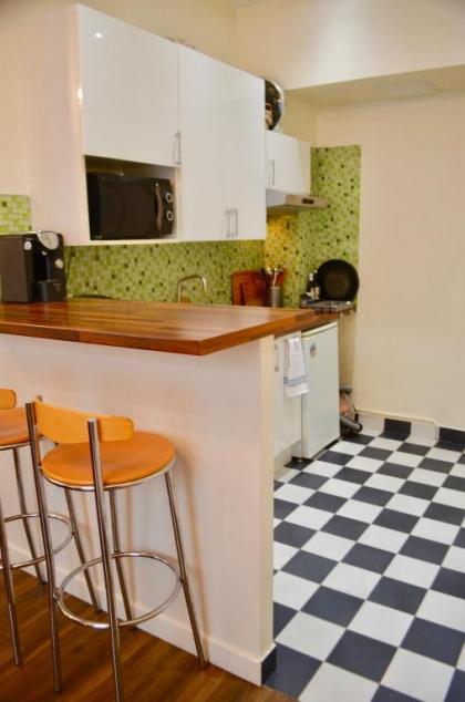 1 Bedroom Apartment in the Heart of the Marais area - image 13