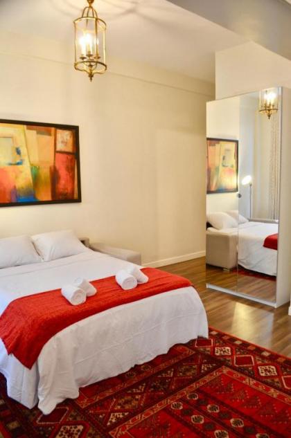 1 Bedroom Apartment in the Heart of the Marais area - image 14