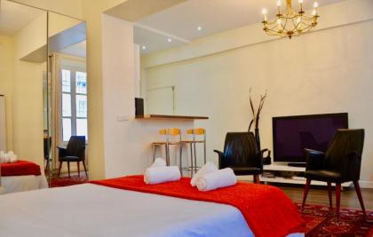 1 Bedroom Apartment in the Heart of the Marais area - image 5