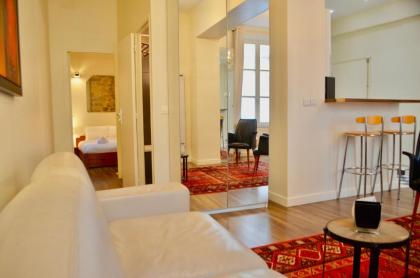 1 Bedroom Apartment in the Heart of the Marais area - image 9