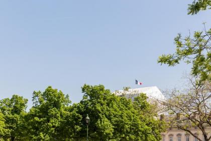 Veeve - Avenue to the Eiffel Tower - image 6