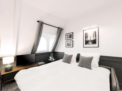 LivinParis - Luxury AC 2 & 3 Bedrooms Le Louvre - image 17