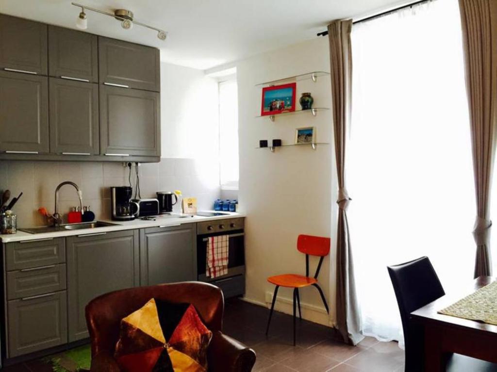 Charming Apartment near The Eiffel Tower - image 2