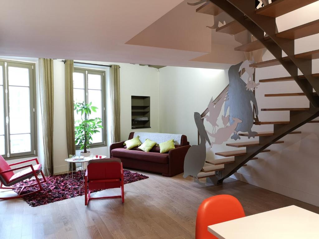 Beautiful duplex in the center of Paris - image 7